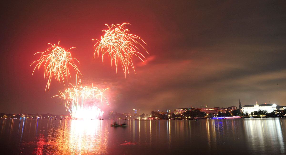 Feuerwerk auf der Außenalster