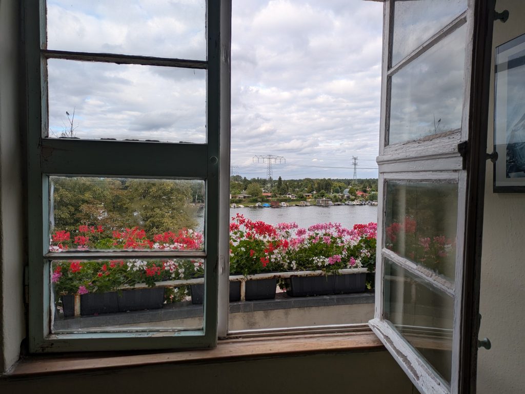 Blick auf die Spree aus dem Fenster