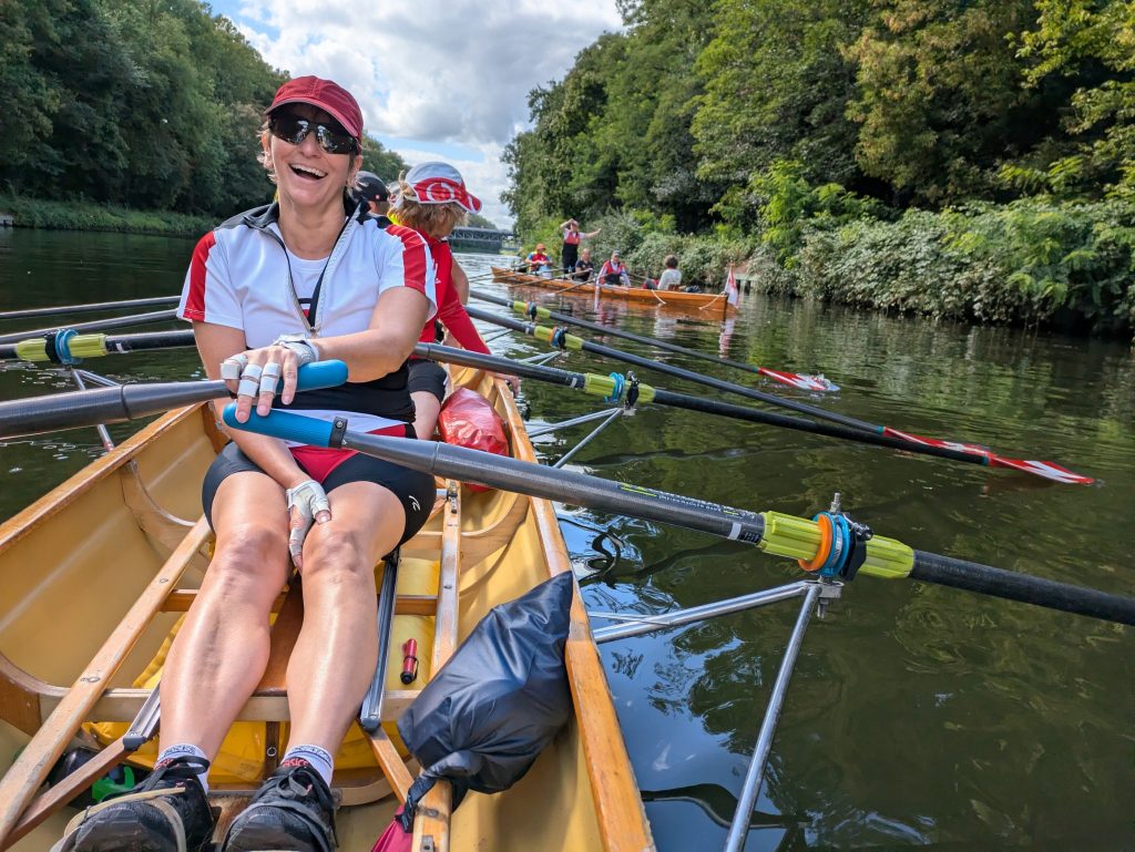 Ruderin auf dem Teltow-Kanal